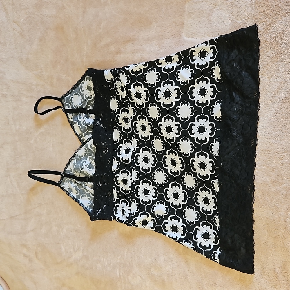 3 Tank Tops - Picture 7 of 13